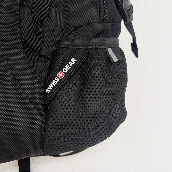 Swiss Gear black TSA travel friendly Scan Smart laptop gear all-in-one backpack - Picture 5 of 16